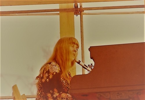Sandy Denny performing at a piano; the supplied source labels the photograph 1970s and gives no exact date or location